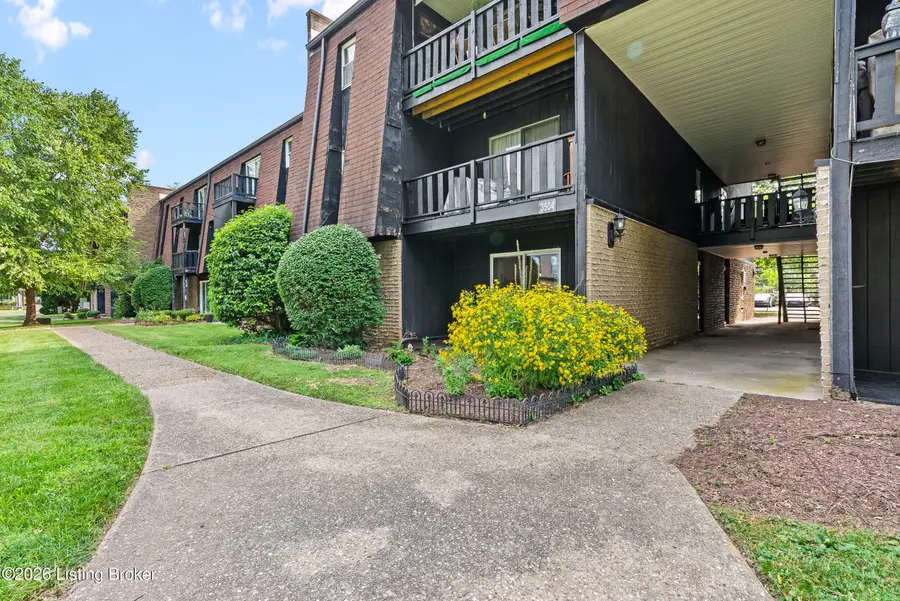 3504 Lodge Ln #APT 131, Louisville, KY 40218 - #2