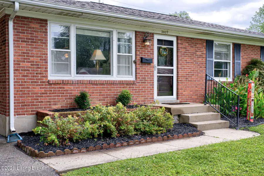 3827 Chatham Rd, Louisville, KY 40218 - #3