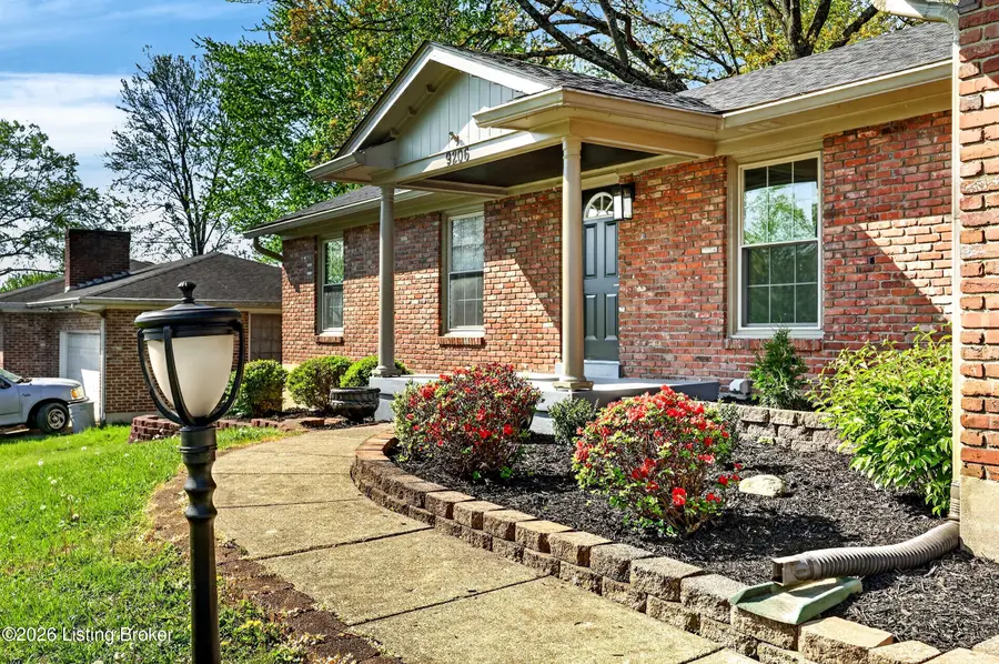 9206 Lakeridge Dr, Louisville, KY 40272 - #3