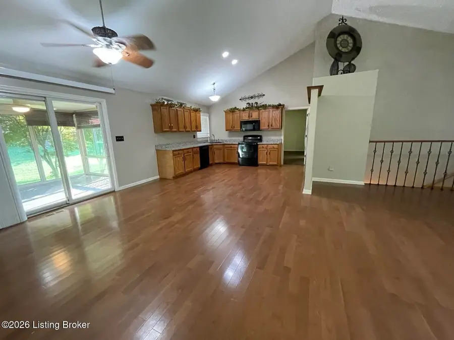 5902 Briscoe Ln, Louisville, KY 40228 - #2