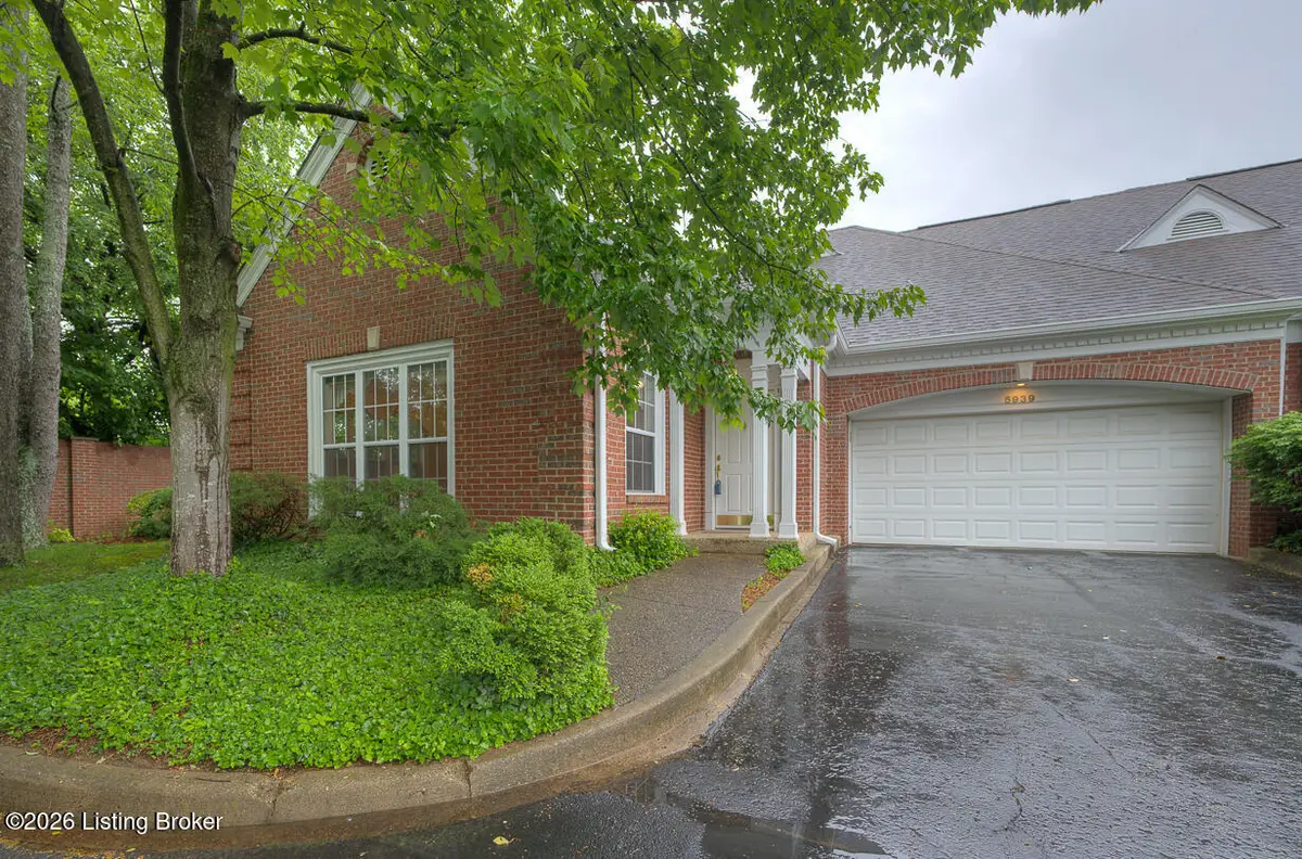 5939 Ashwood Bluff Dr, Louisville, KY 40207 - #1