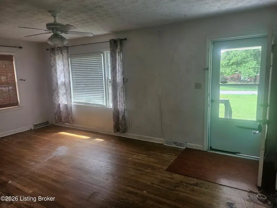 2315 Elmhurst Ave, Louisville, KY 40216 - #2