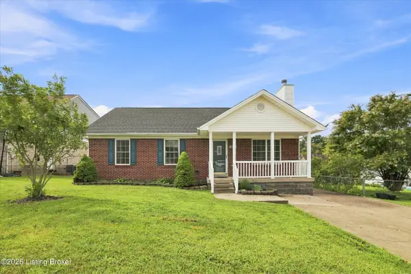 8702 Vision Pl, Louisville, KY 40229