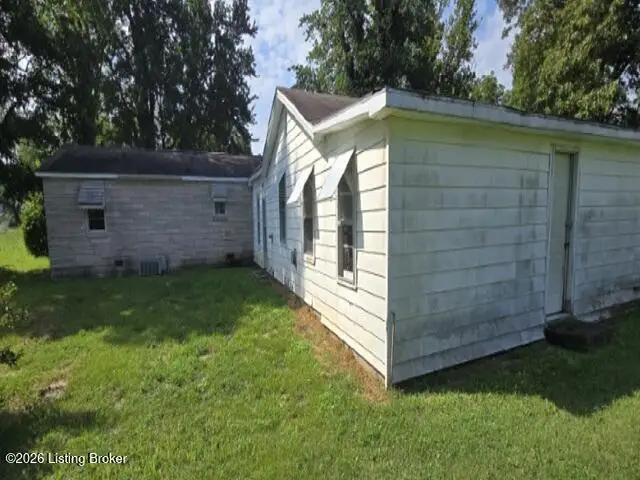 7015 Clinton Rd, Paducah, KY 42001 - #2