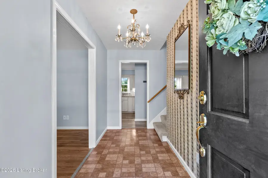 9306 Trentham Ln, Louisville, KY 40242 - #3