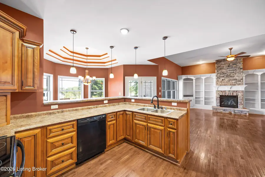 596 Meadowcrest Dr, Mount Washington, KY 40047 - #3