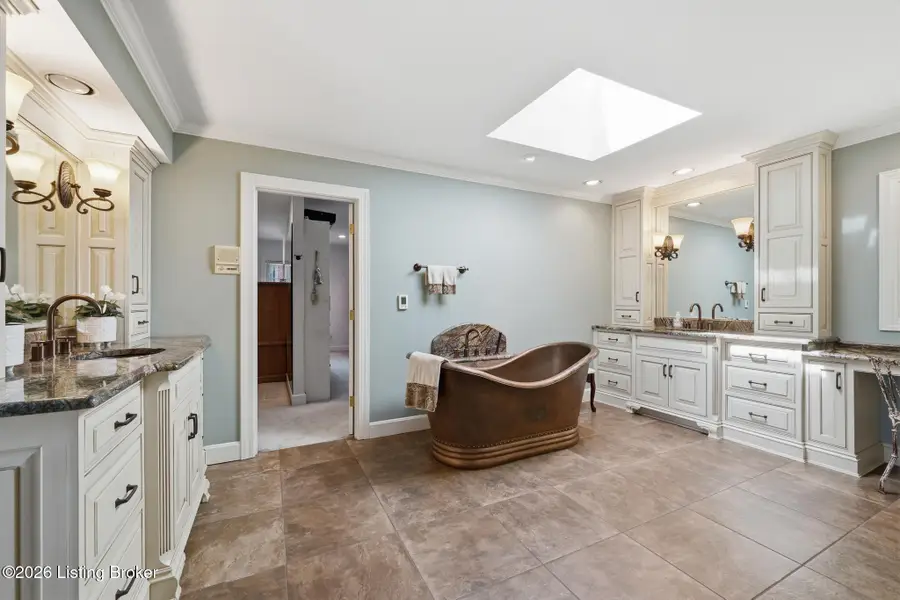 430 Blankenbaker Ln, Louisville, KY 40207 - #3