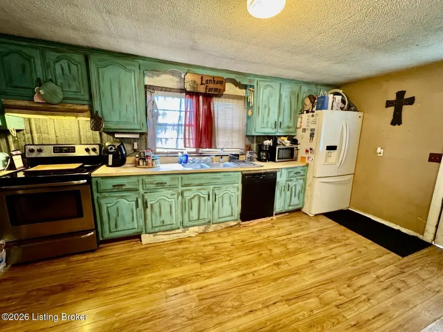 1070 Logan Rd, Gravel Switch, KY 40328 - #2