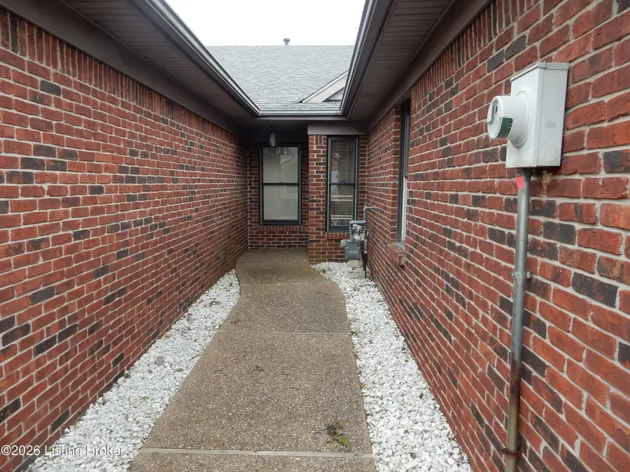 131 Flintstone Ct, Shepherdsville, KY 40165 - #2