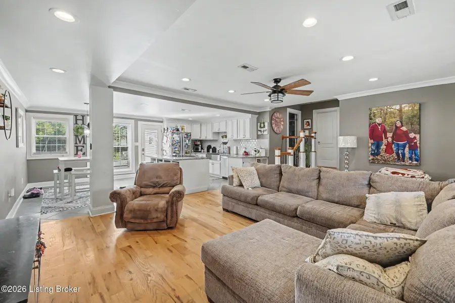 107 Covington Ave, Springfield, KY 40069 - #3