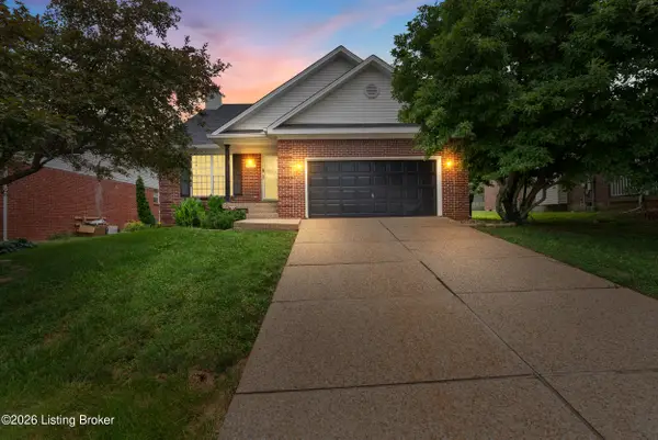 4703 Oak Pointe Dr, Louisville, KY 40245