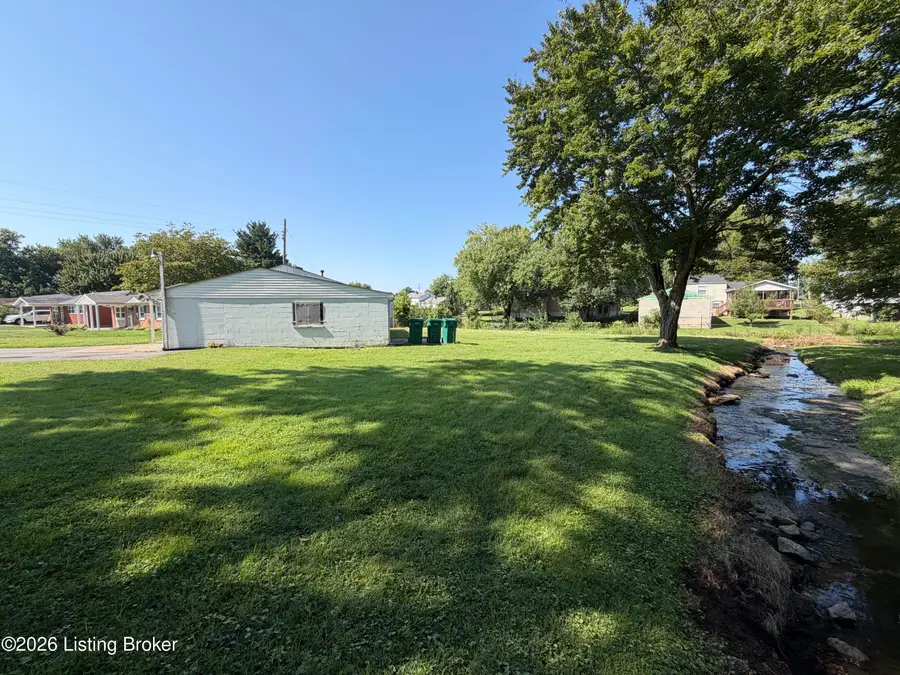 261 Springwood Dr, Louisville, KY 40229 - #3
