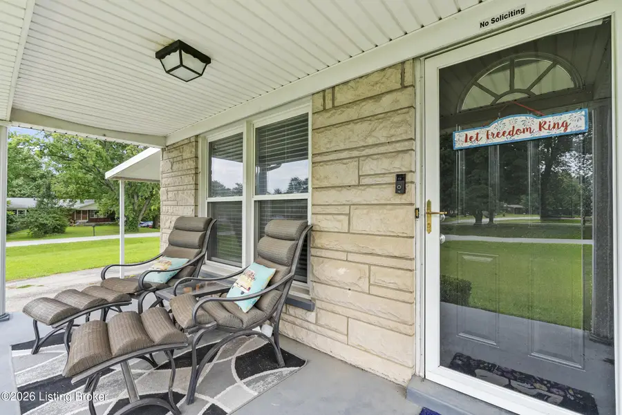 106 Wyndingbrook Dr, Shepherdsville, KY 40165 - #3