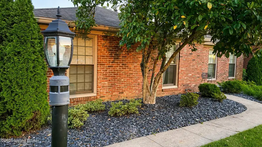 9402 Tiverton Way, Louisville, KY 40242 - #2