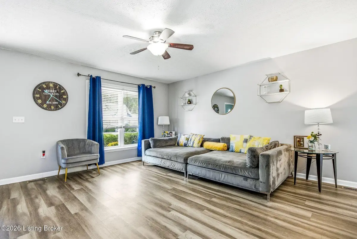 4811 Greenvale Cir, Louisville, KY 40272 - #1