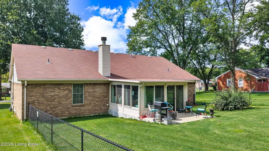 6901 Triangle Dr, Louisville, KY 40214 - #2