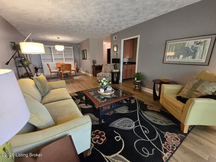 5800 Coach Gate Wynde #APT 295, Louisville, KY 40207 - #3