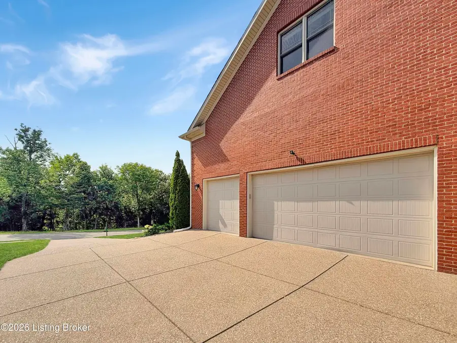 677 Oak Creek Dr, Mount Washington, KY 40047 - #2