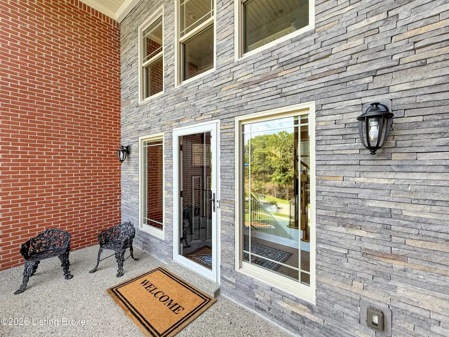 677 Oak Creek Dr, Mount Washington, KY 40047 - #3