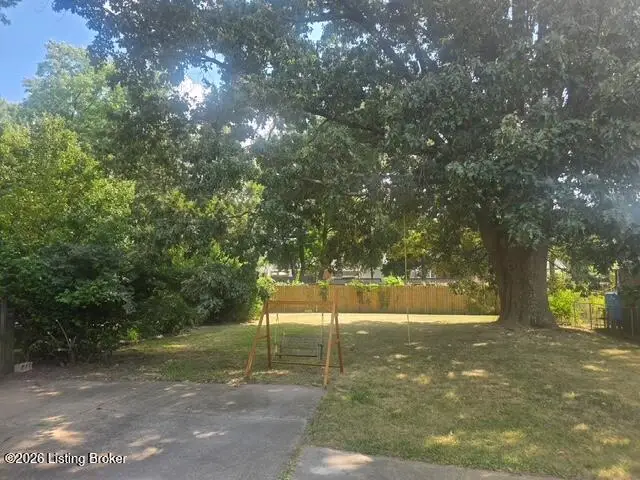 6847 Green Meadow Cir, Louisville, KY 40207 - #2