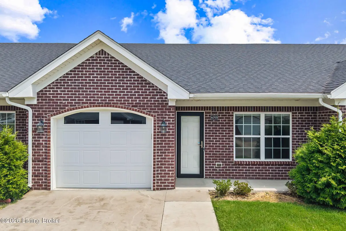 6705 Eagle Wood Dr, Louisville, KY 40272 - #1
