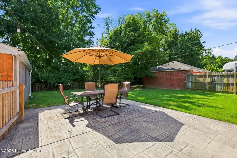 7904 Greenway Dr, Lyndon, KY 40222 - #3