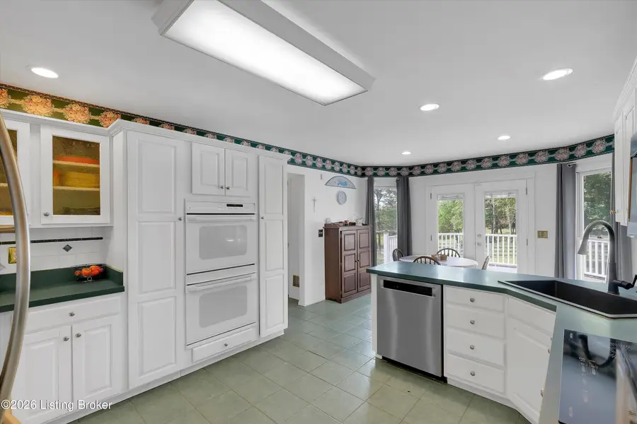 9550 Routt Rd, Jeffersontown, KY 40299 - #3