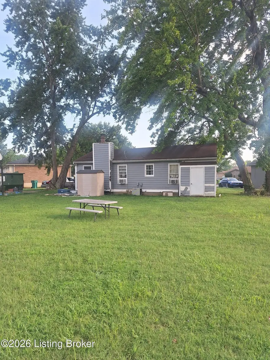 4401 Bridgeman Ct, Louisville, KY 40218 - #3