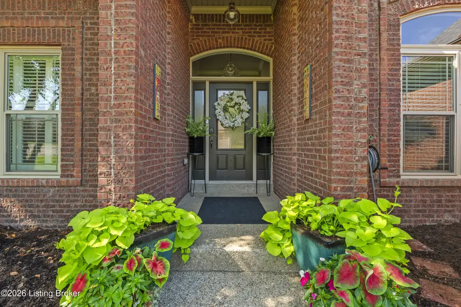 620 Davenport Dr, Louisville, KY 40245 - #3