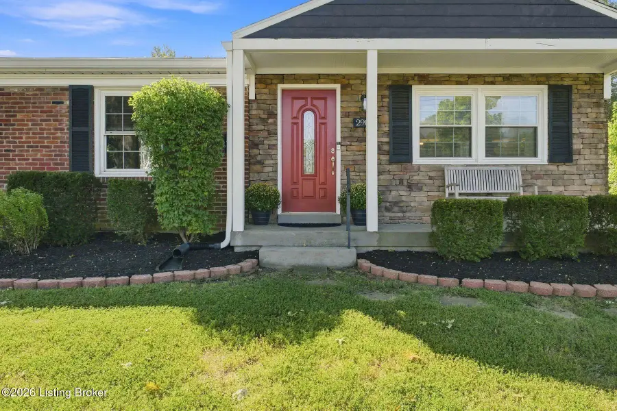 2906 Thistlewood Dr, Louisville, KY 40206 - #2