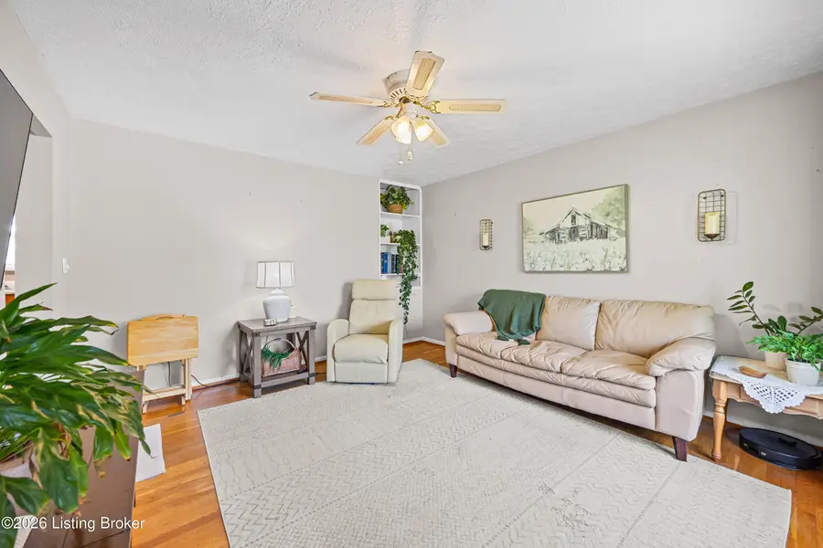 445 Prairie Dr, Louisville, KY 40229 - #3