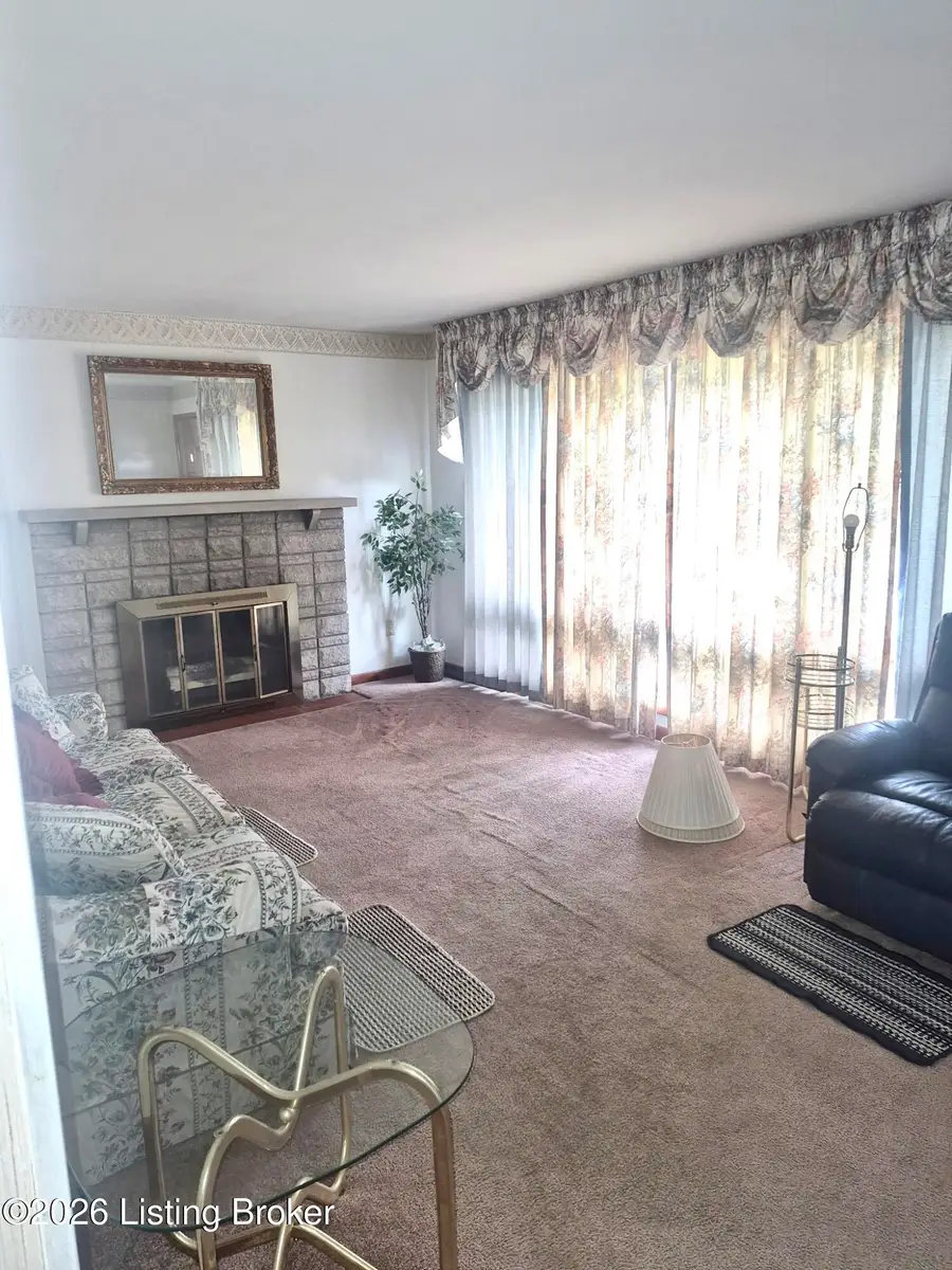 5812 Hornbeam Ln, Louisville, KY 40258 - #2