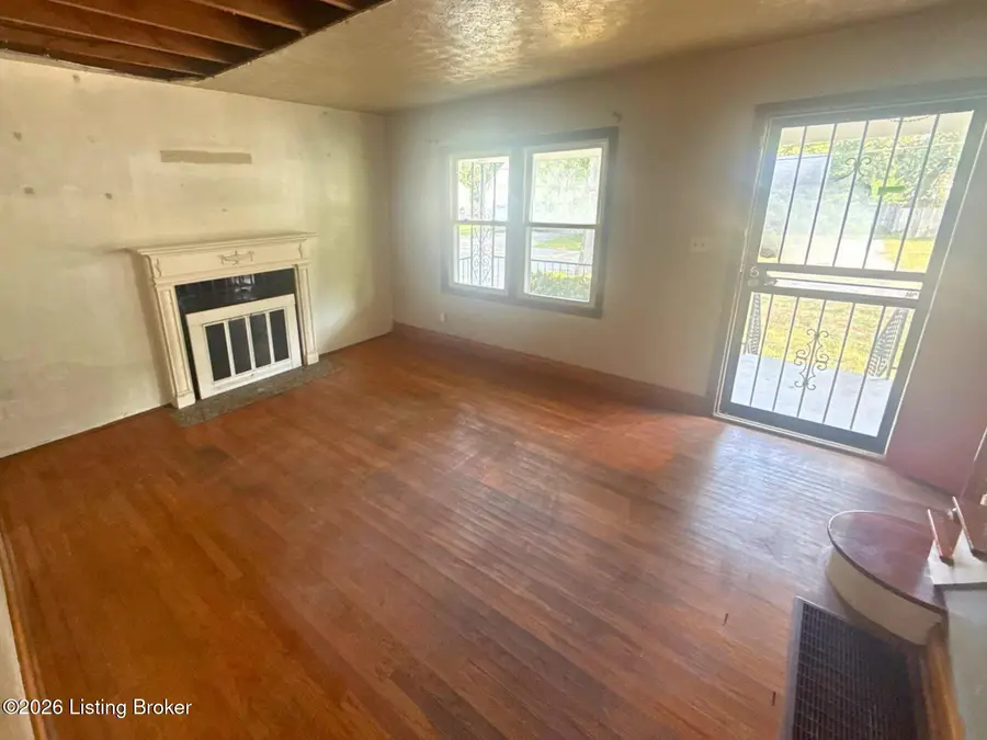 3024 Hartlage Ct, Louisville, KY 40216 - #2