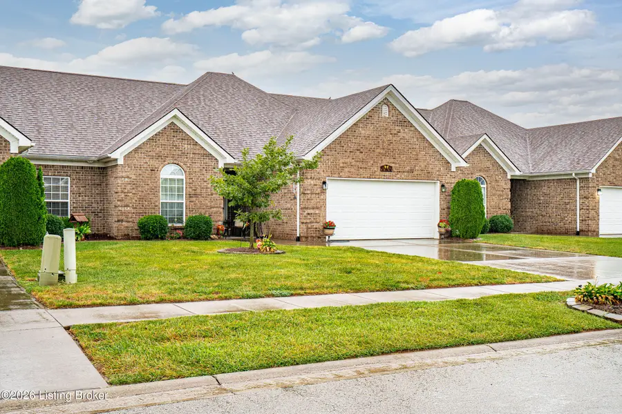 137 Locust Hill Dr, Mount Washington, KY 40047 - #2