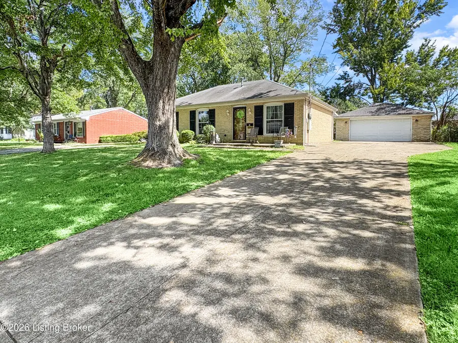 10905 Golden Dr, Louisville, KY 40272 - #2