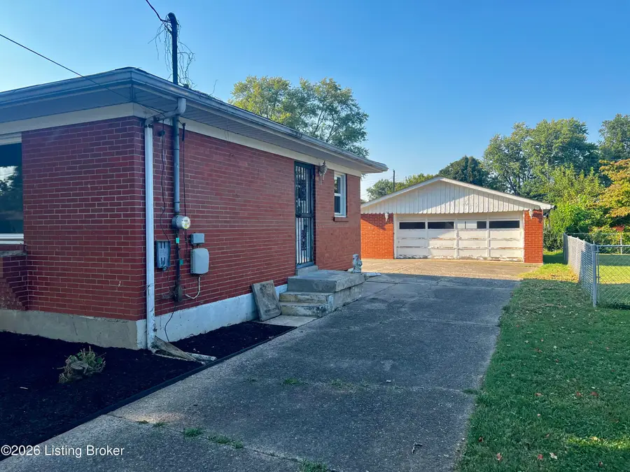 2317 Mary Catherine Dr, Louisville, KY 40216 - #2
