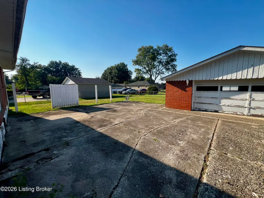 2317 Mary Catherine Dr, Louisville, KY 40216 - #3