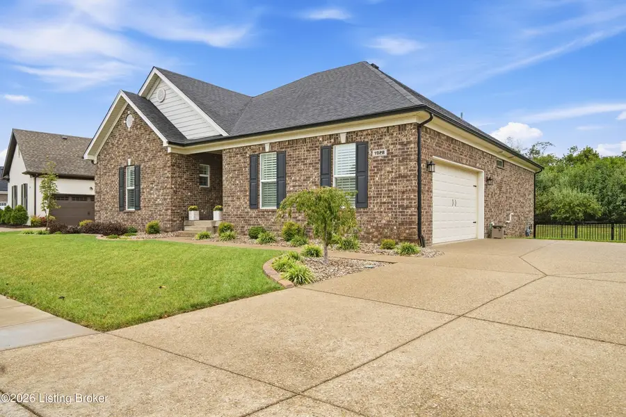 1928 Scenic Lakes Dr, Louisville, KY 40245 - #2