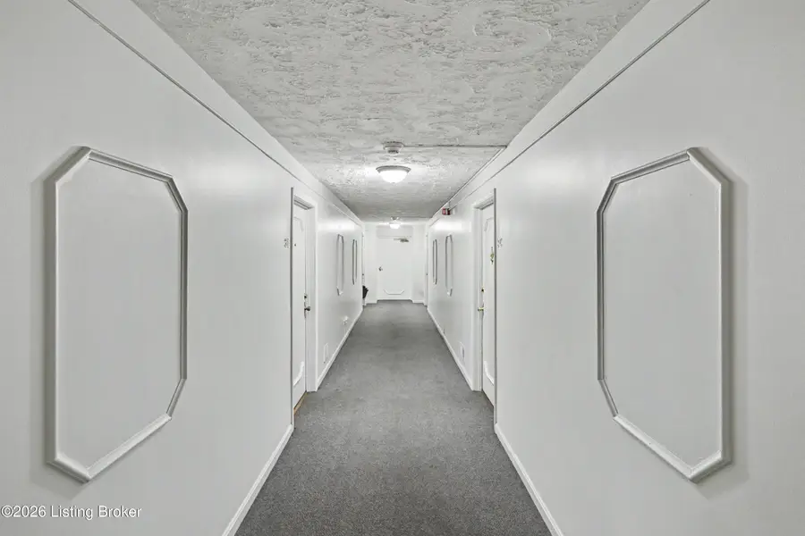 4875 Sherburn Ln #3D, Louisville, KY 40207 - #2