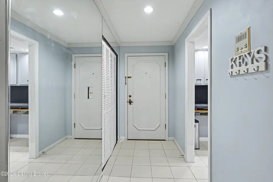 4875 Sherburn Ln #3D, Louisville, KY 40207 - #3