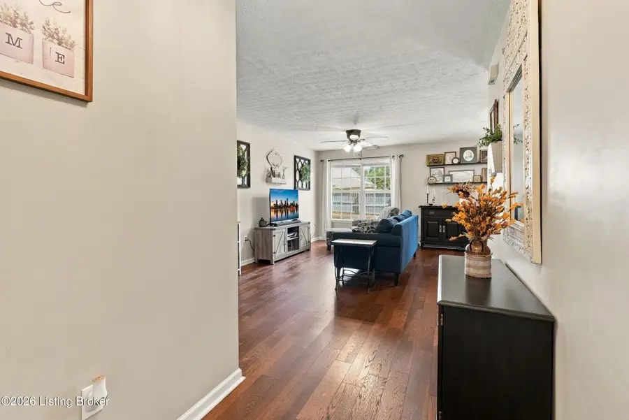230 Clover Cove Dr, Shepherdsville, KY 40165 - #2