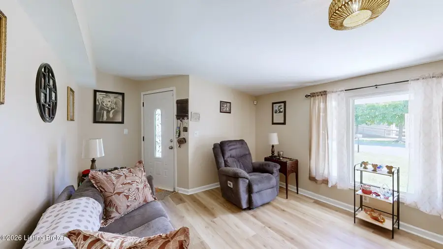 4618 E Overbrook Dr, Louisville, KY 40216 - #3