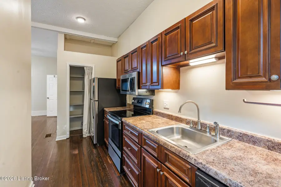 813 Swan St, Louisville, KY 40204 - #3