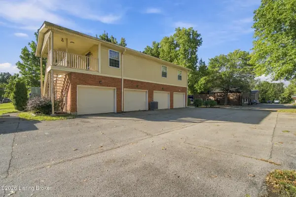 3008 Treeview Ct, Louisville, KY 40214