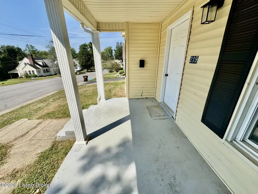 219 E Virginia Ave, Springfield, KY 40069 - #2