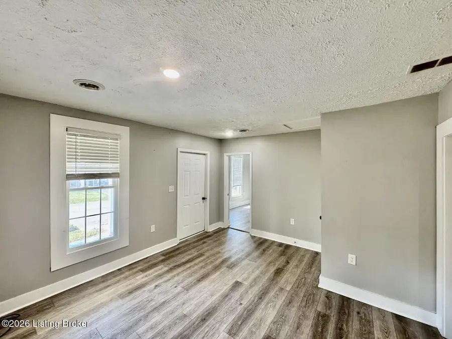 219 E Virginia Ave, Springfield, KY 40069 - #3