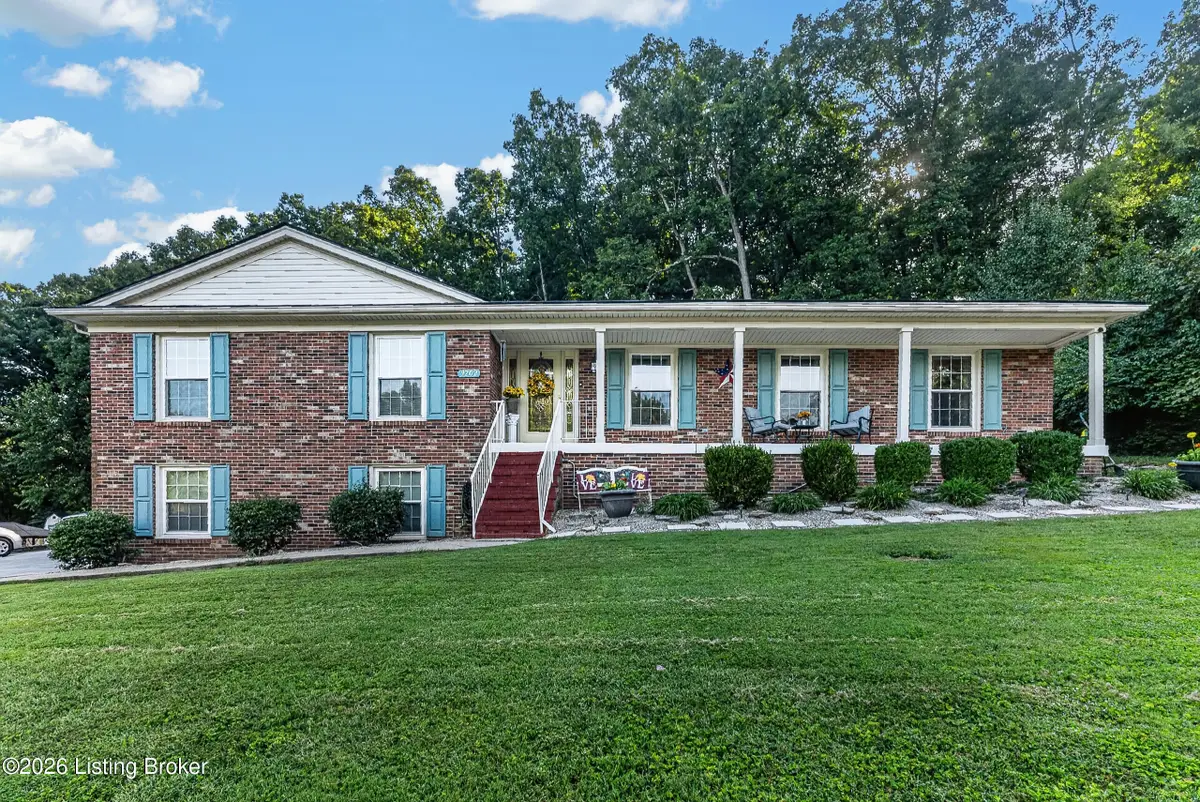 9202 Lakeridge Dr, Louisville, KY 40272 - #1