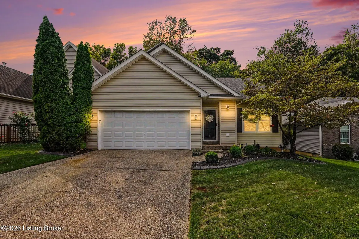 10400 Pinoak View Dr, Jeffersontown, KY 40299 - #1