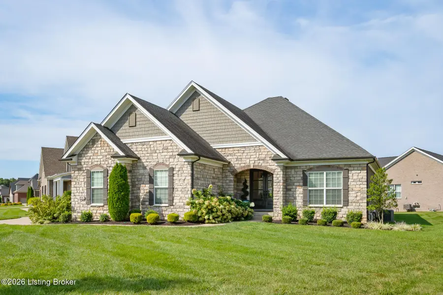 2014 Scenic Lakes Dr, Louisville, KY 40245 - #2