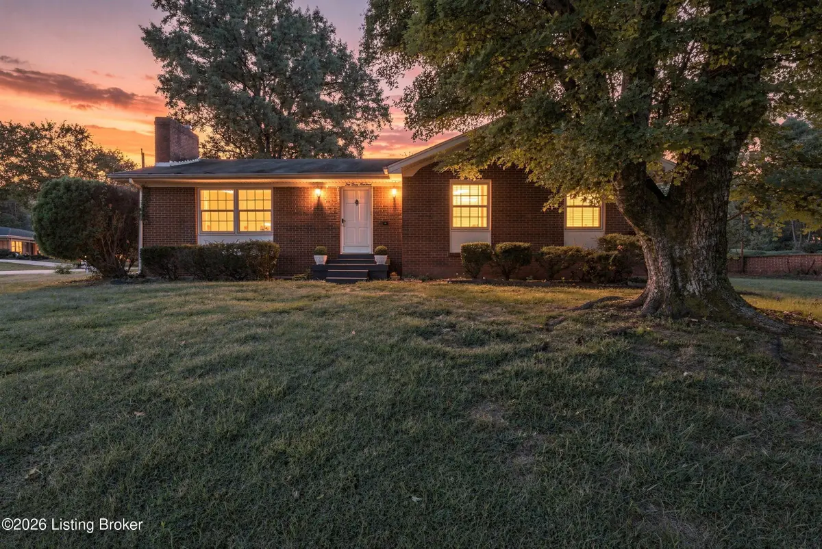 10300 S Dodge Ln, Louisville, KY 40272 - #1